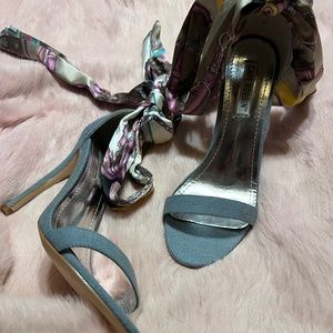 Lace Tie up heeled sandal